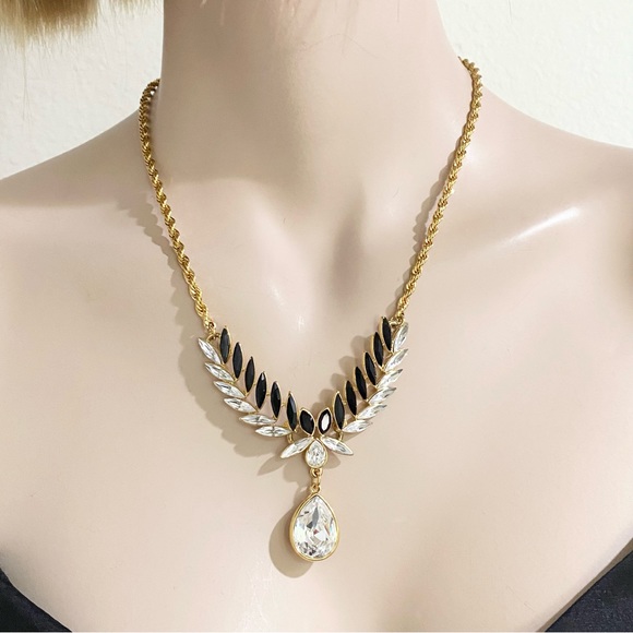 Vintage MONET Signed Black/Clear Crystal Rhinestone Teardrop Pendant Necklace - Picture 2 of 16